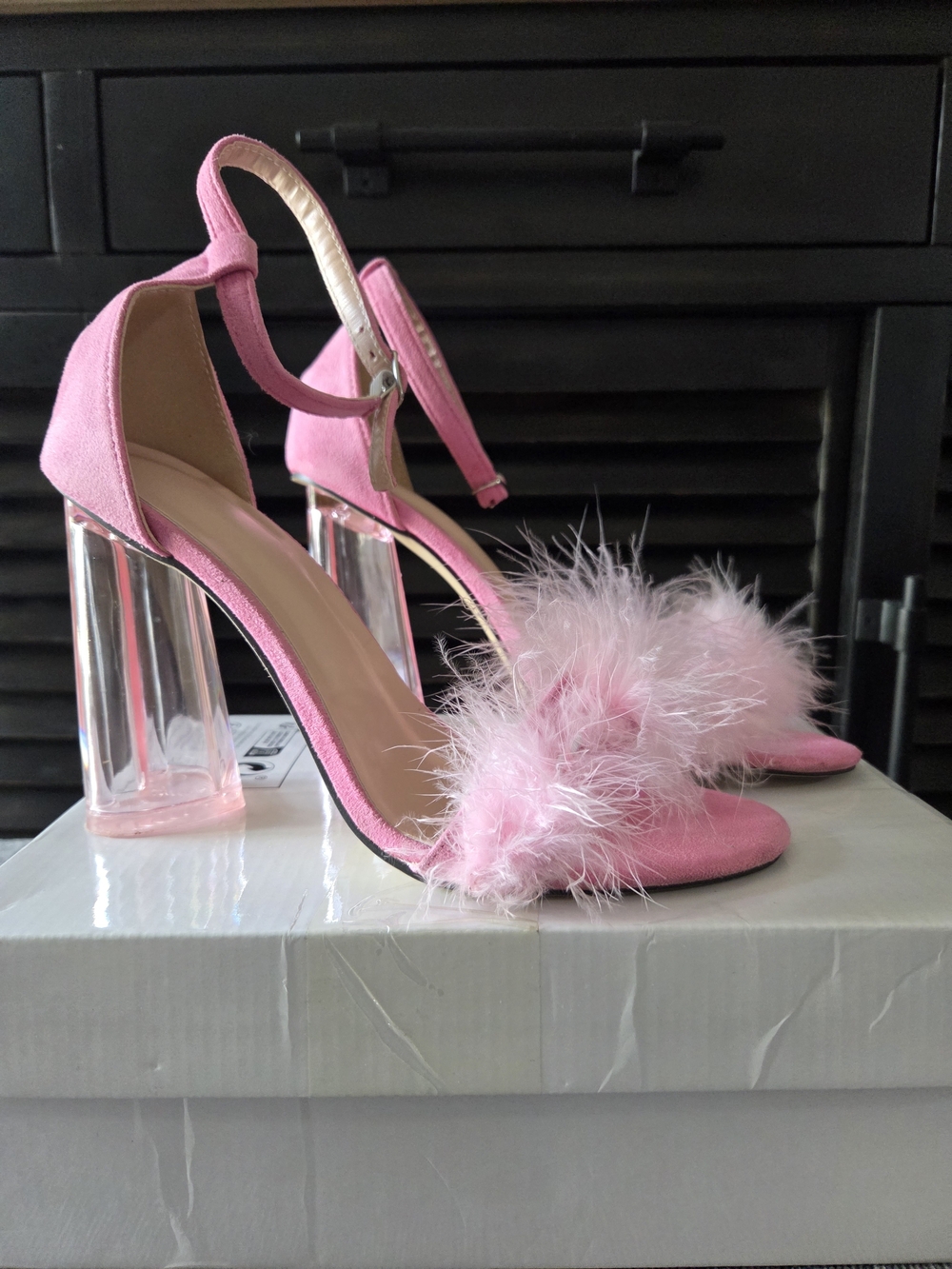 Light Pink Feathered Open Toe Clear Block Heel Sandals Womens SIZE 40 (CAN) US 9